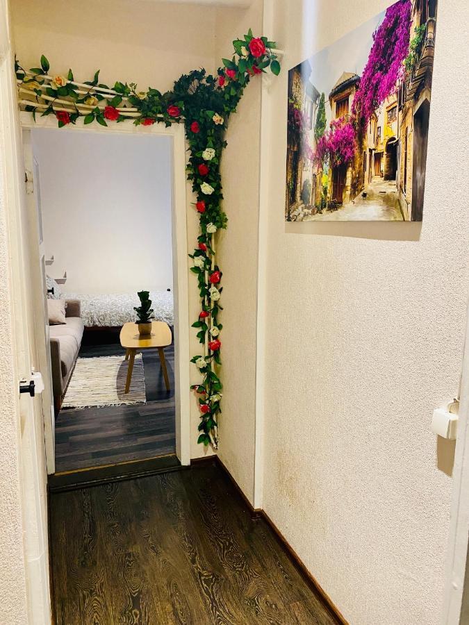 1 Bedroom Apartment Near Kadriorg Swan Pond Reval Exterior foto